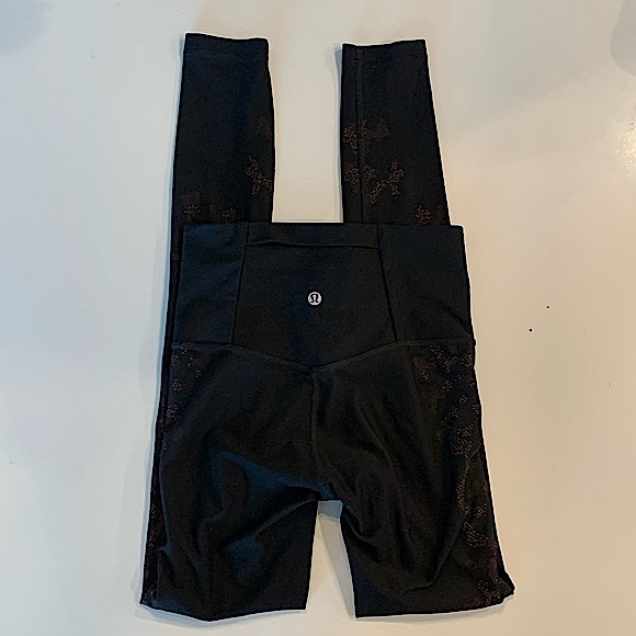 Lululemon Mapped out High Rise tight 28โ-black with orange/res camo-size 4 - Picture 16 of 16